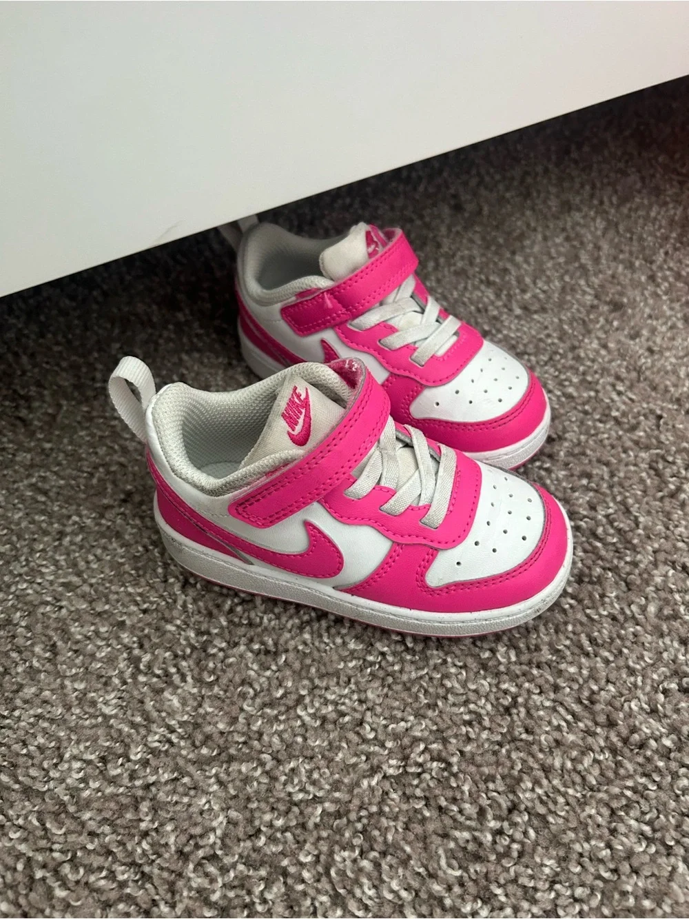 Nike toddler  White & Hot Pink Low-Top Sneakers with Strap